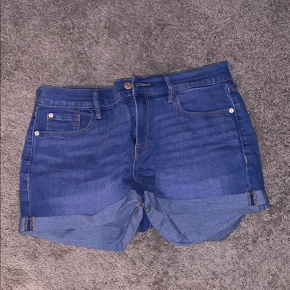 Old navy shorts. Never worn before. Size 8 - Picture 1 of 3